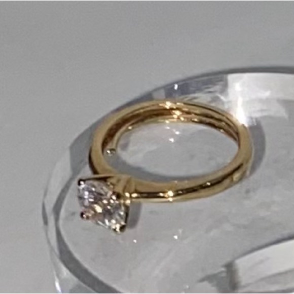 Vintage Avon Cubic Zirconia Solitaire ring size 6 - Picture 3 of 4